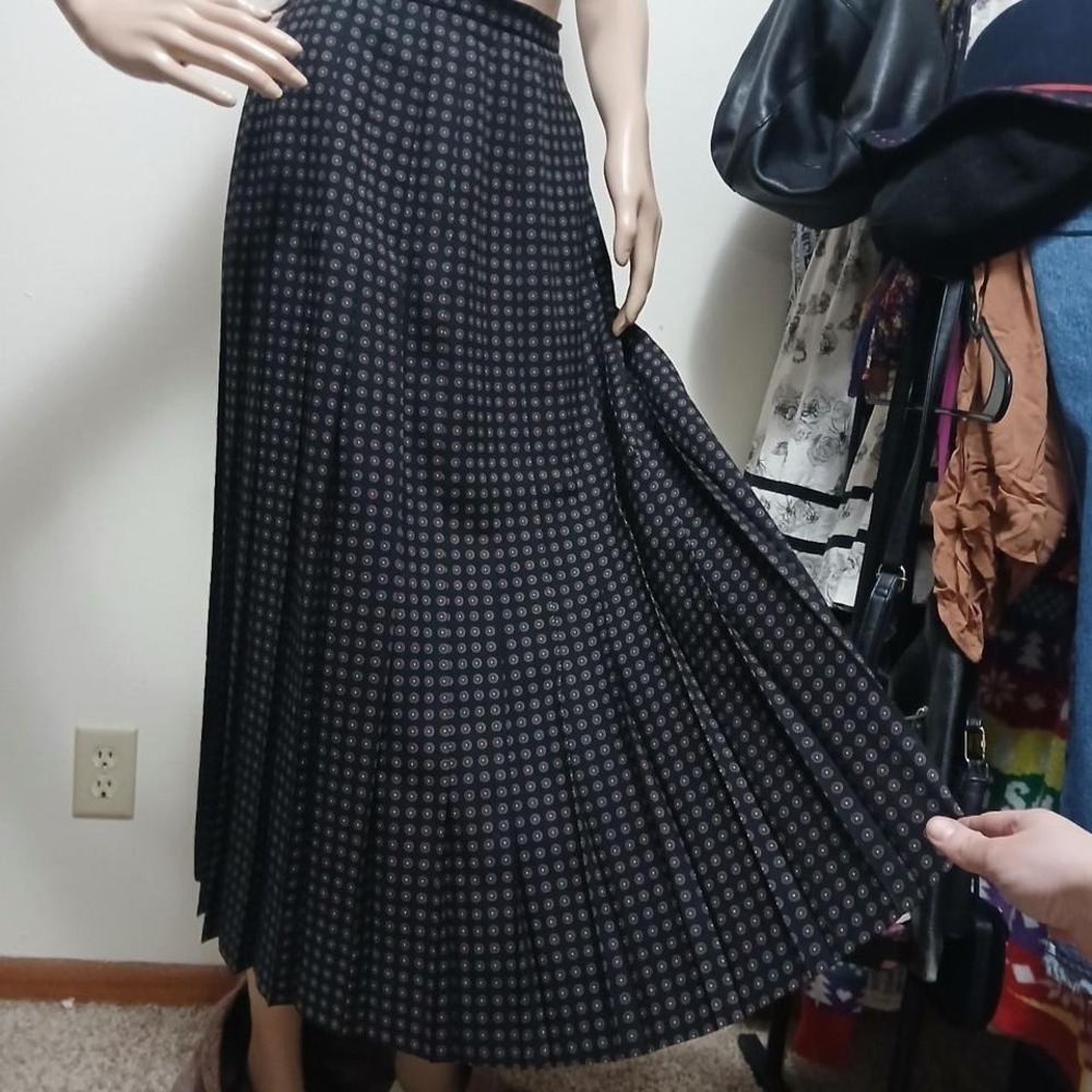 True vintage 1980s Gloria Sachs pleated designer‎ midi skirt, waist size 24 (XS)